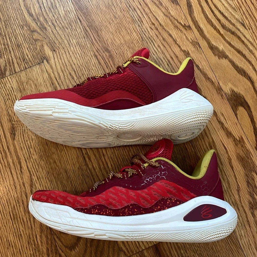 Under Armour Curry 11 Bruce Lee Fire Sneakers/Shoes. Size 7Y.